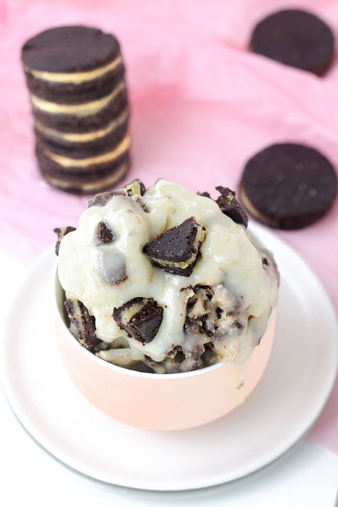 Cookies and Cream Banana Soft Serve- A healthy and dairy-free dessert without the side of guilt! // thehealthymaven.com #glutenfree #vegan #paleo.