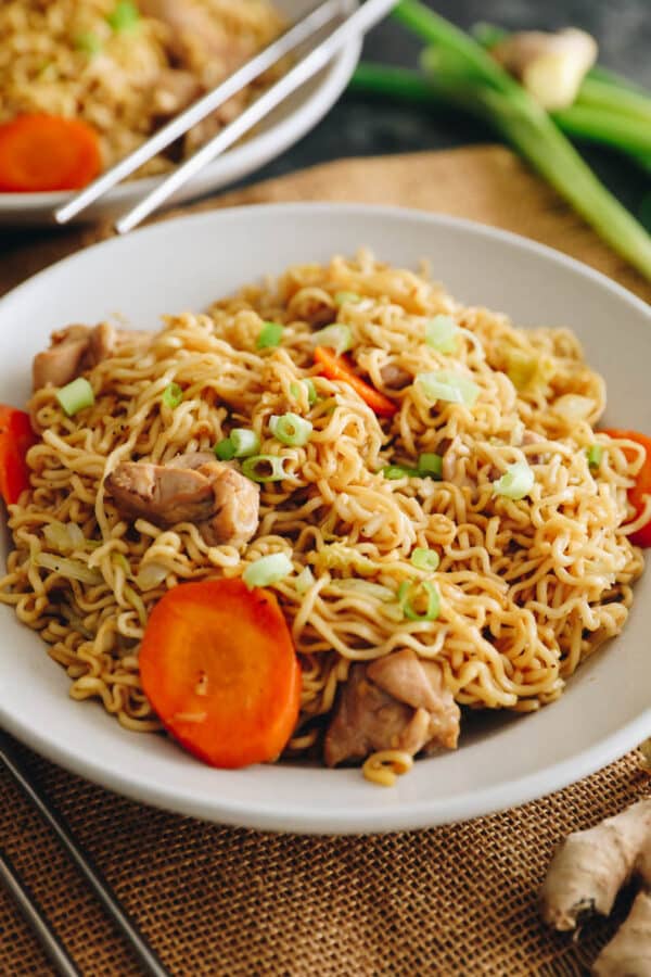 EASY Chicken Chow Mein Recipe - The Healthy Maven