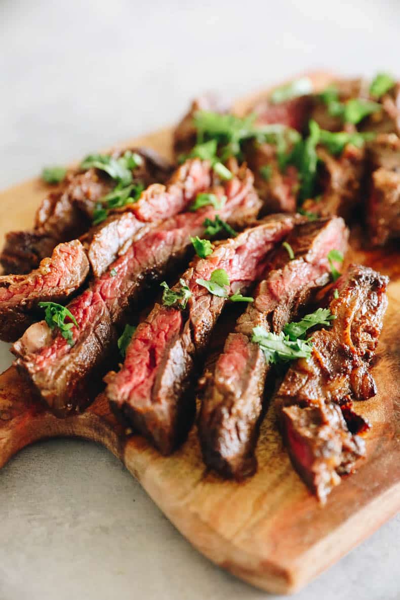 arrachera sliced on a cutting board