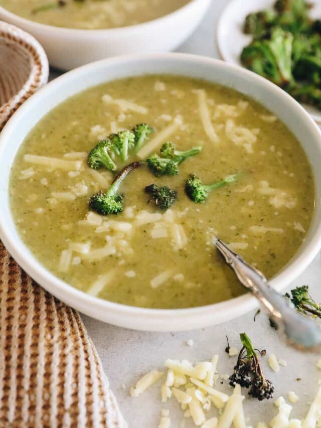 🥦🧀 Broccoli Cheddar Soup: The Ultimate Comfort Food 🤗