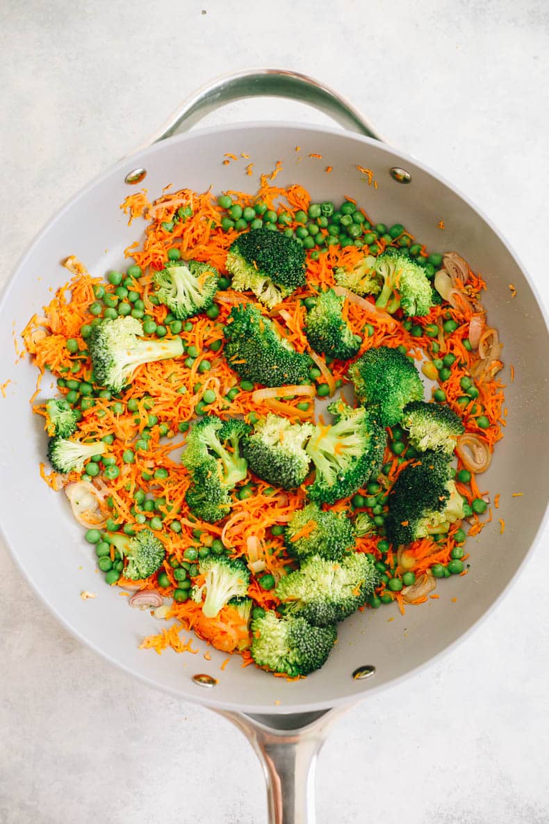 carrots, peas, broccoli, shallot and garlic cooked in a caraway pot.